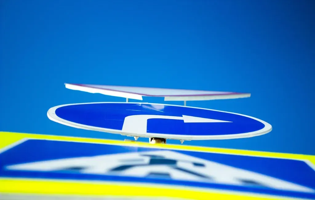 zastosowania znaków nakazu na drogach