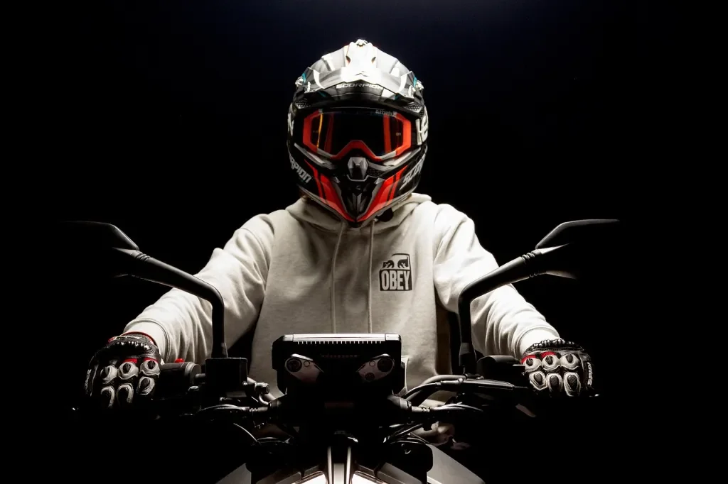 jak skompletować strój dla początkującego motocyklisty